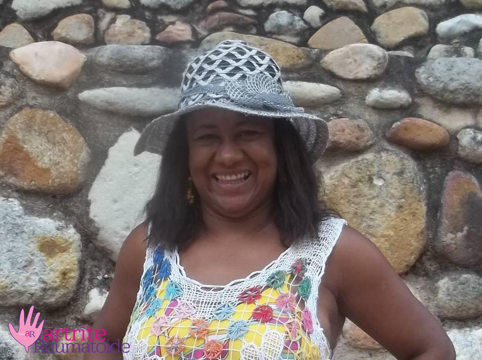 As dores são constantes me sinto incapacitada para exercer as atividades diárias