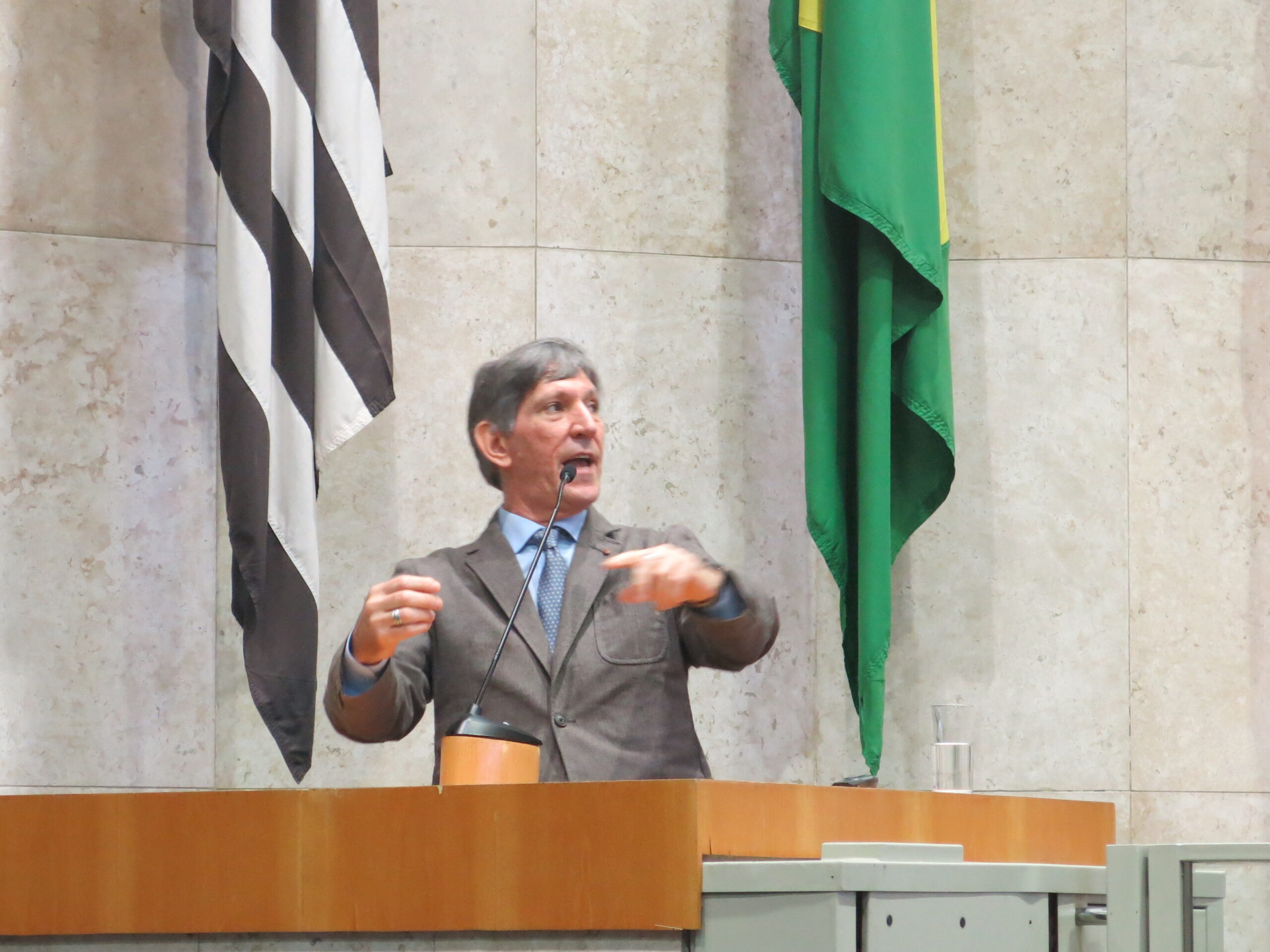 Uveíte nas doenças reumatológicas