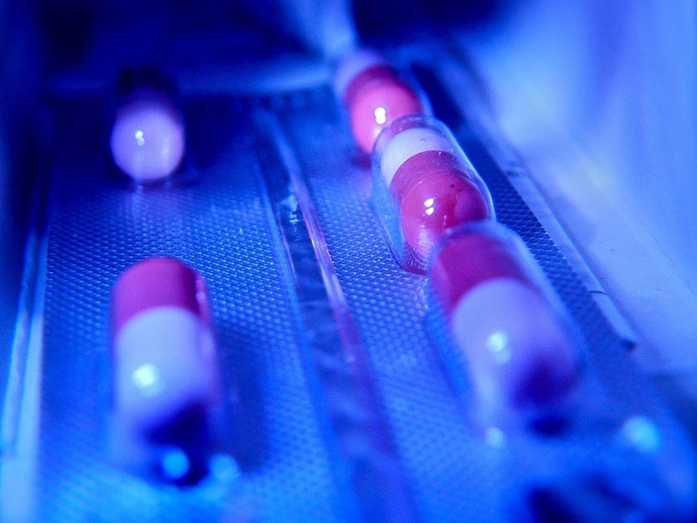 Uso de remédios da classe do Omeprazol tem ligação com câncer de estômago? Entenda