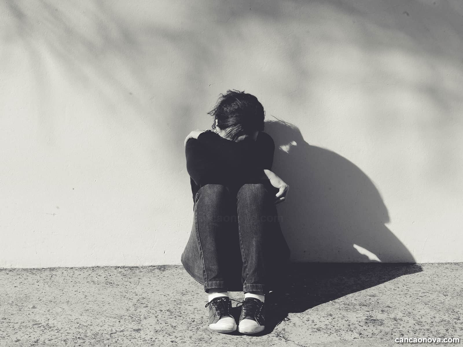 Um em cada dez casos de suicídio tem relação com dores crônicas, diz estudo