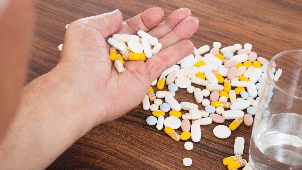 Hidroxicloroquina, usada em tratamento reumatológico, falta nas farmácias devido à covid-19