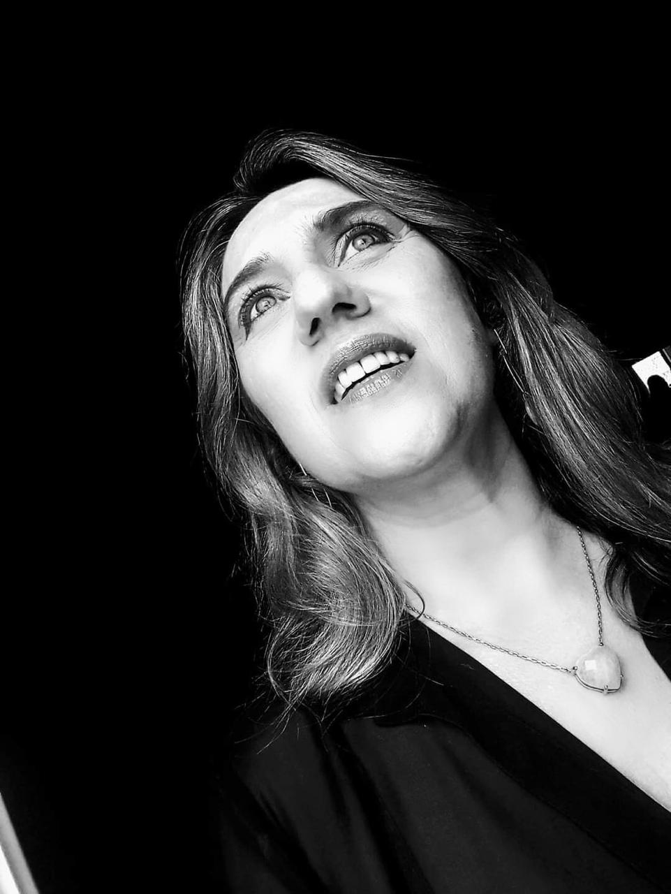 Devemos viver um dia de cada vez, e chorar muito, permitir se liberar através do choro!