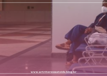 Professora ‘mora’ no aeroporto após suspensão de salário e impasse com aposentadoria