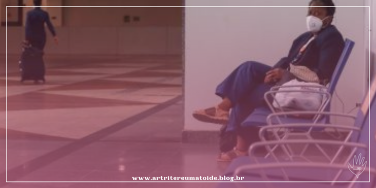 Professora ‘mora’ no aeroporto após suspensão de salário e impasse com aposentadoria