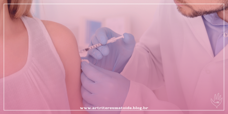 Vacinação de adolescentes “está em discussão”, diz Ministério da Saúde