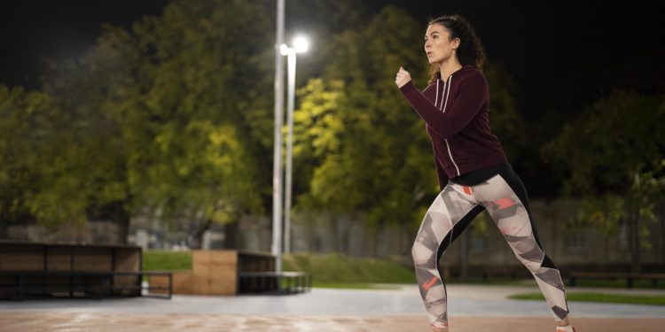 Mundo fitness: Se exercitar em casa dá resultado?