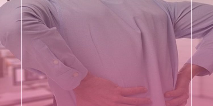 Dor crônica na região lombar pode ser sinal de ‘bico de papagaio’