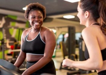 Treinar à noite atrapalha o sono? Entenda