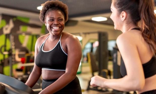 Treinar à noite atrapalha o sono? Entenda