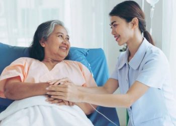 Conheça os principais produtos para cuidadores de idosos