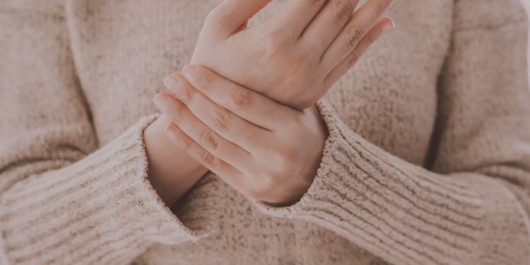 Pessoas com dores nas articulações têm sintomas agravados no frio? Ortopedista explica