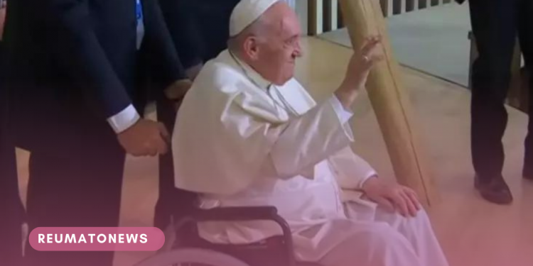 Entenda doença que tem feito o papa Francisco usar cadeira de rodas