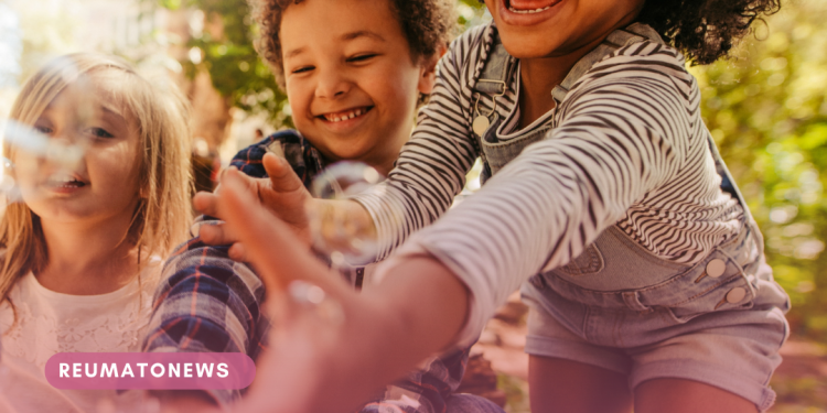 Crianças também podem ter doenças reumáticas, diz especialista