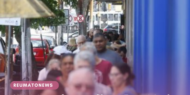 Usuários enfrentam fila na Farmácia de Medicamentos Especiais de Porto Alegre