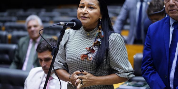 Projeto inclui procedimento para reparar cicatrizes de vítimas de violência doméstica no SUS