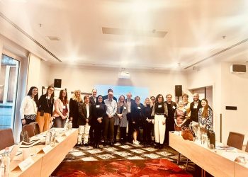 Líderes globais debatem sobre a promoção da equidade para a remissão da artrite reumatoide