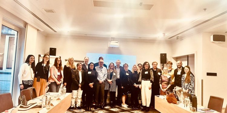 Líderes globais debatem sobre a promoção da equidade para a remissão da artrite reumatoide