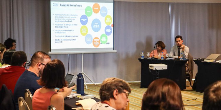 “Não queremos a regulação pelo mercado. Queremos a regulação pelas necessidades da população”, diz conselheira sobre a avaliação das graduações em saúde