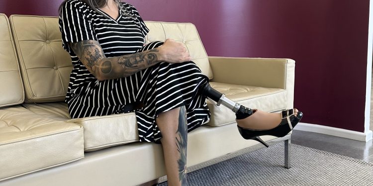 Prótese com salto alto ajustável é uma das novidades da Feira Hospitalar 2024