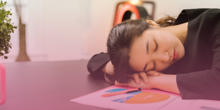 A sonequinha pós-almoço prejudica a digestão? Nutricionista explica