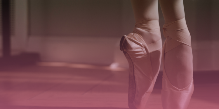 Bailarina com lúpus supera limites com a técnica de Floor-Barre