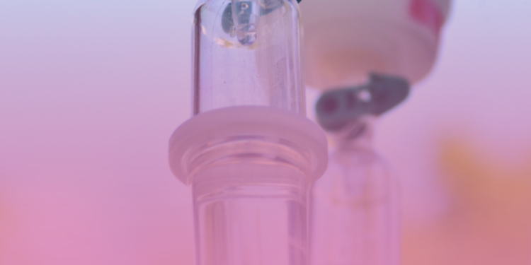 Pionierismo do Cimeb como unidade do SUS com consultório farmacêutico e polo infusional é tema de congresso no Rio.