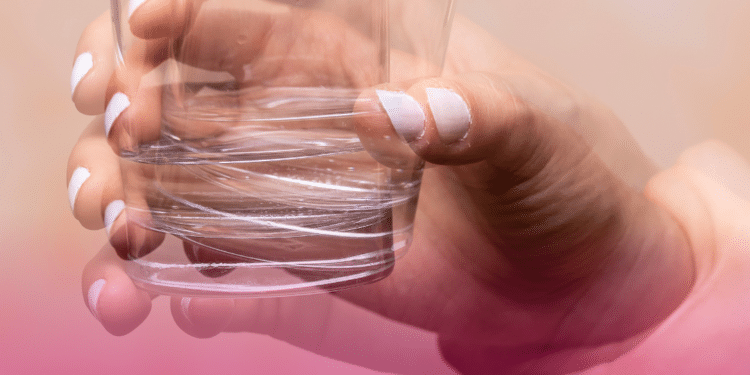 ‘Não faz mais nada’: filha relata drama do pai sem remédio para Parkinson há quase 3 meses