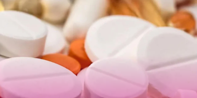 Pacientes com doença rara ficam sem medicamento no SUS, diz associação