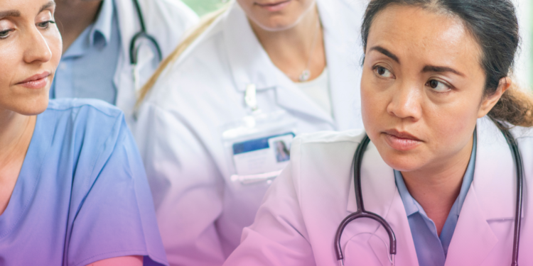 Reunião ordinária do CNS discute formação médica, reforma da saúde global e preparativos para a 18ª Conferência Nacional de Saúde
