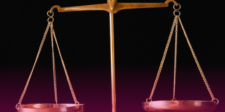 Judicialização dos planos de saúde dispara 122% em cinco anos e já custa R$ 4,6 bilhões, com 80% de vitórias do consumidor